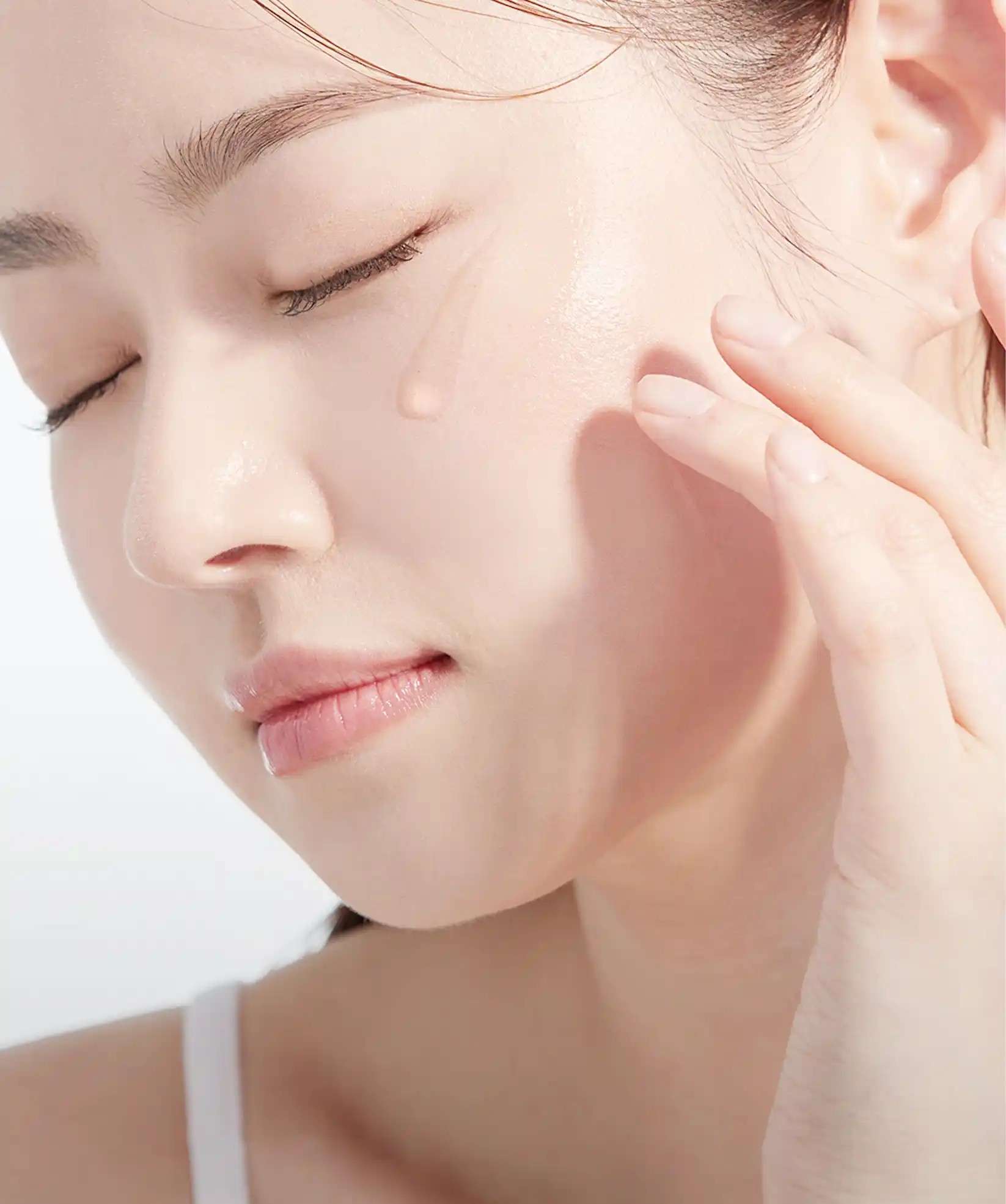 换季肌肤干到卡粉？水悠季极光水长效保湿还能提亮焕肤